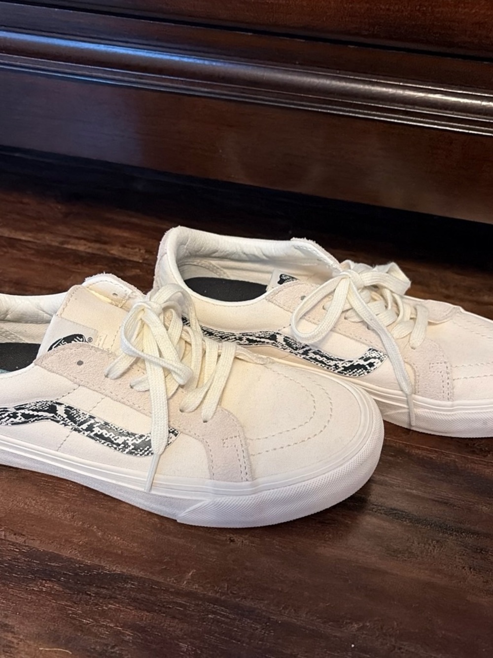 Vans Low Top Sneakers in Off-White with Black Trim